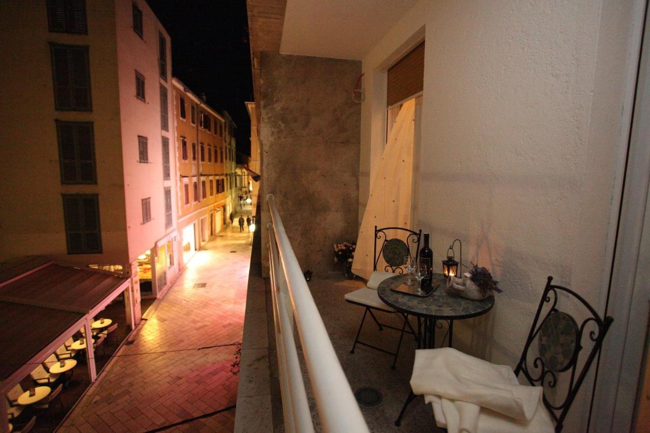 Vincent Apt. In Old Town Centre Zadar Room photo